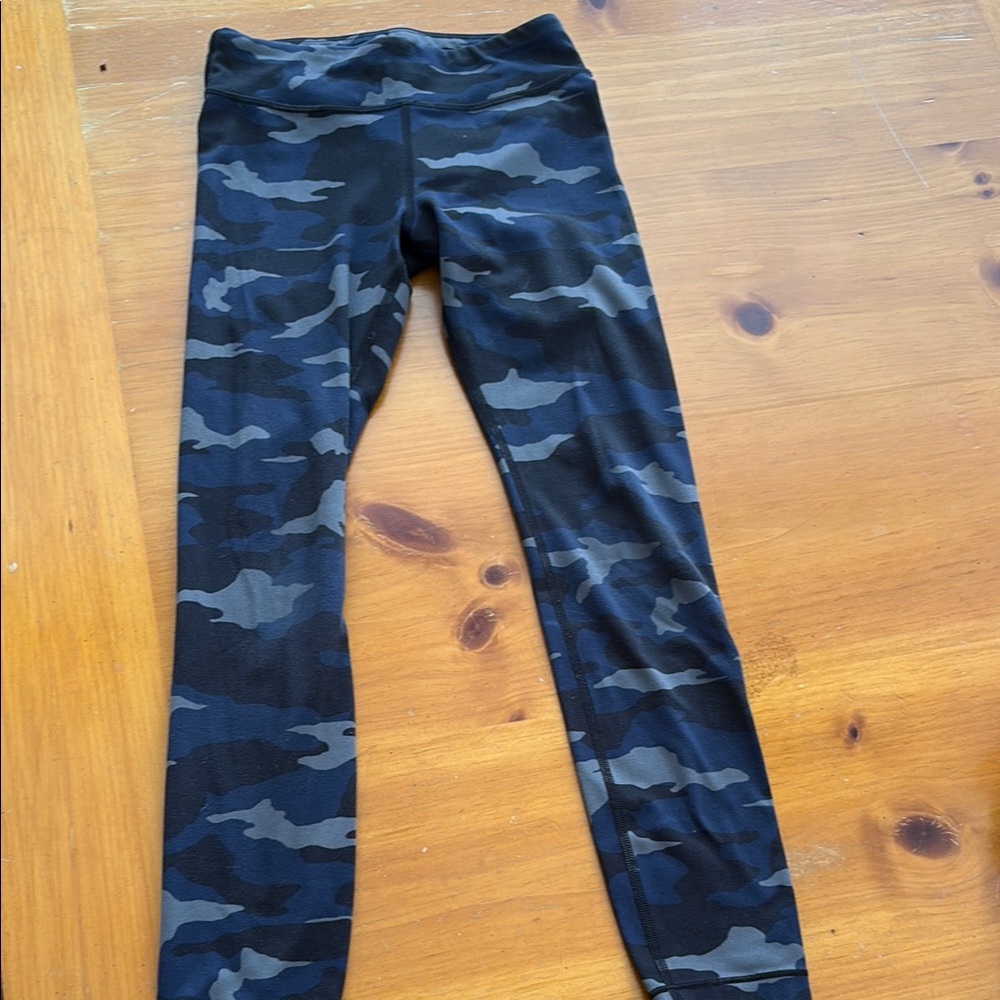 Athleta small 7 Camo Print Kids Leggings